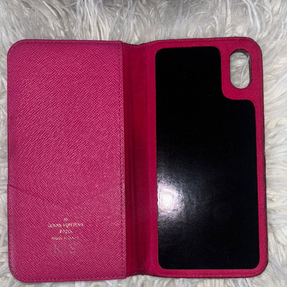 Louis Vuitton Phone Case - Picture 3 of 13